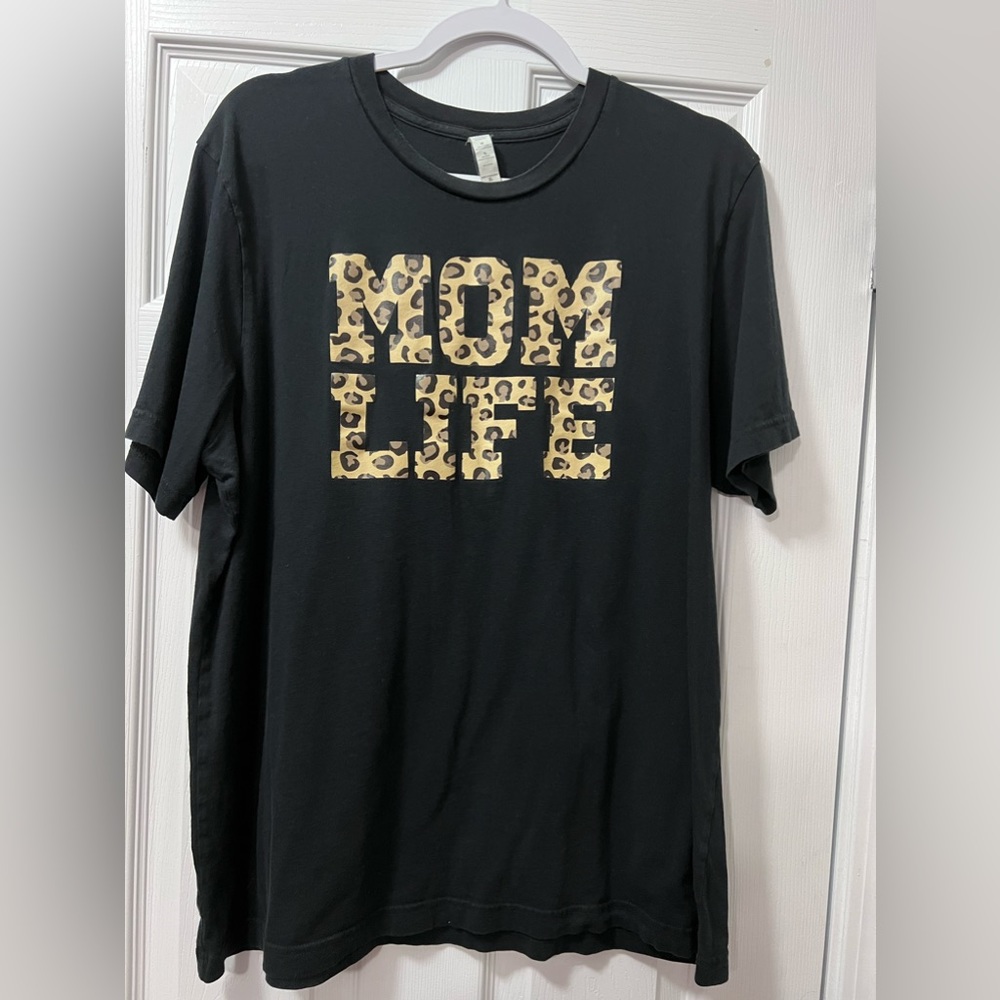XL “Mom Life” T Shirt